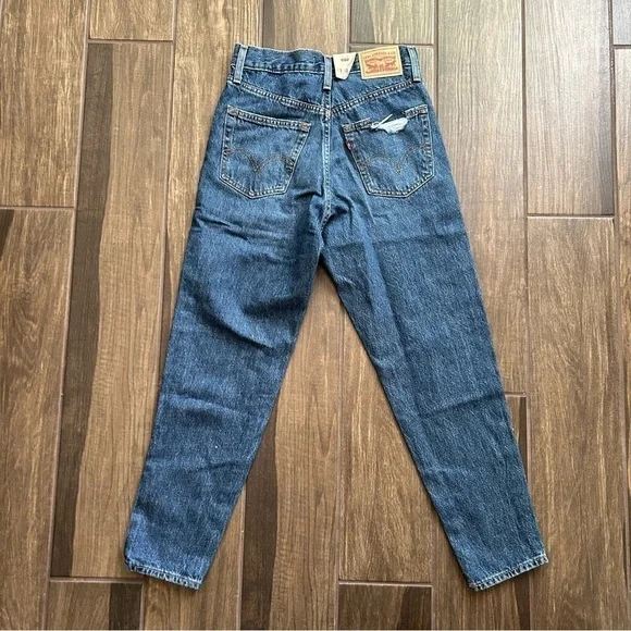 NWT Levi’s High Waisted Mom Jeans Distressed Sz 24 - Picture 8 of 11